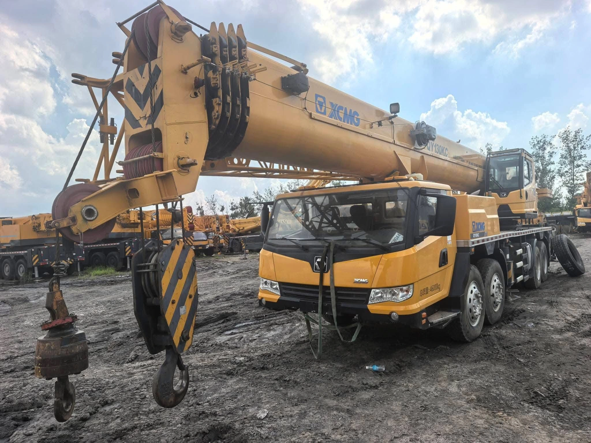 Кран XCMG QY75K грузоподъемностью 75 тонн для мостостроения и инфраструктурных проектов. 1