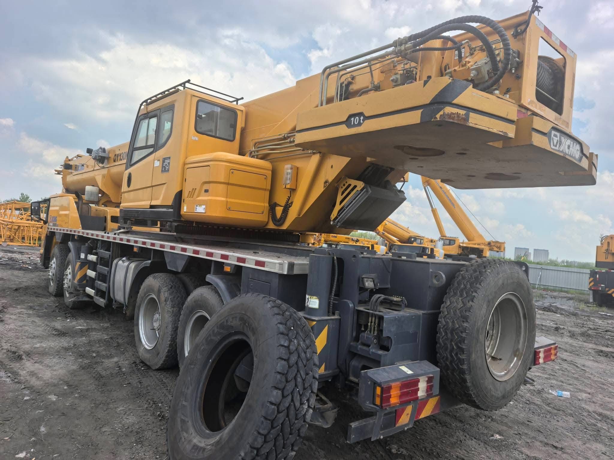 Grue sur camion XCMG QY75K à flèche longue 3