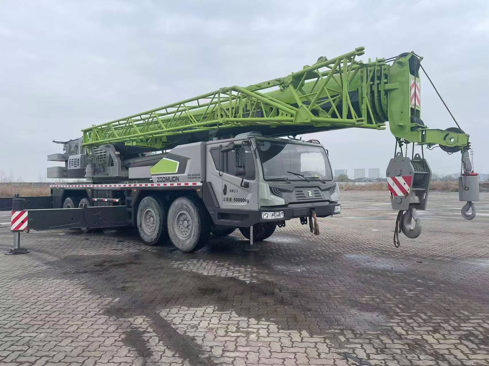 Grue Zoomlion de 80 tonnes pour projets de construction et de ponts 2