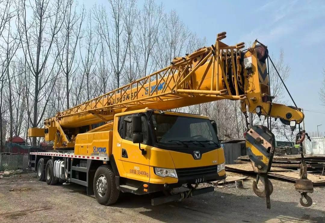 Grue mobile XCMG de 25 tonnes – Idéale pour la construction, les ports et les mines 2