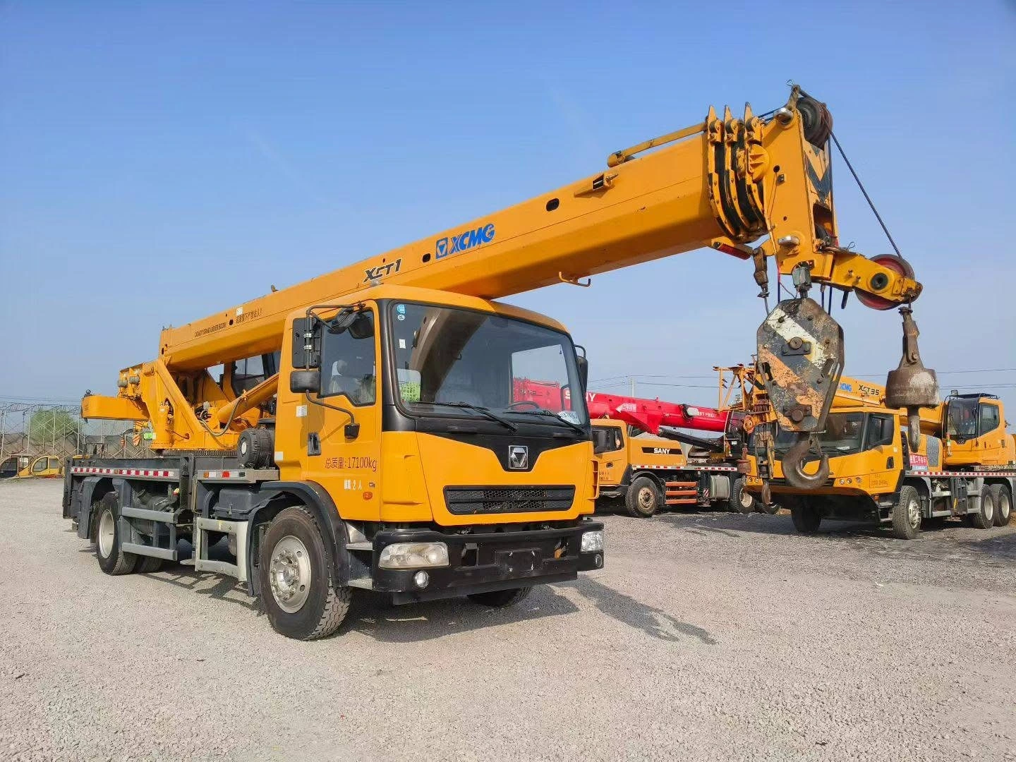 Продается мощный автокран XCMG грузоподъемностью 12 тонн. 1