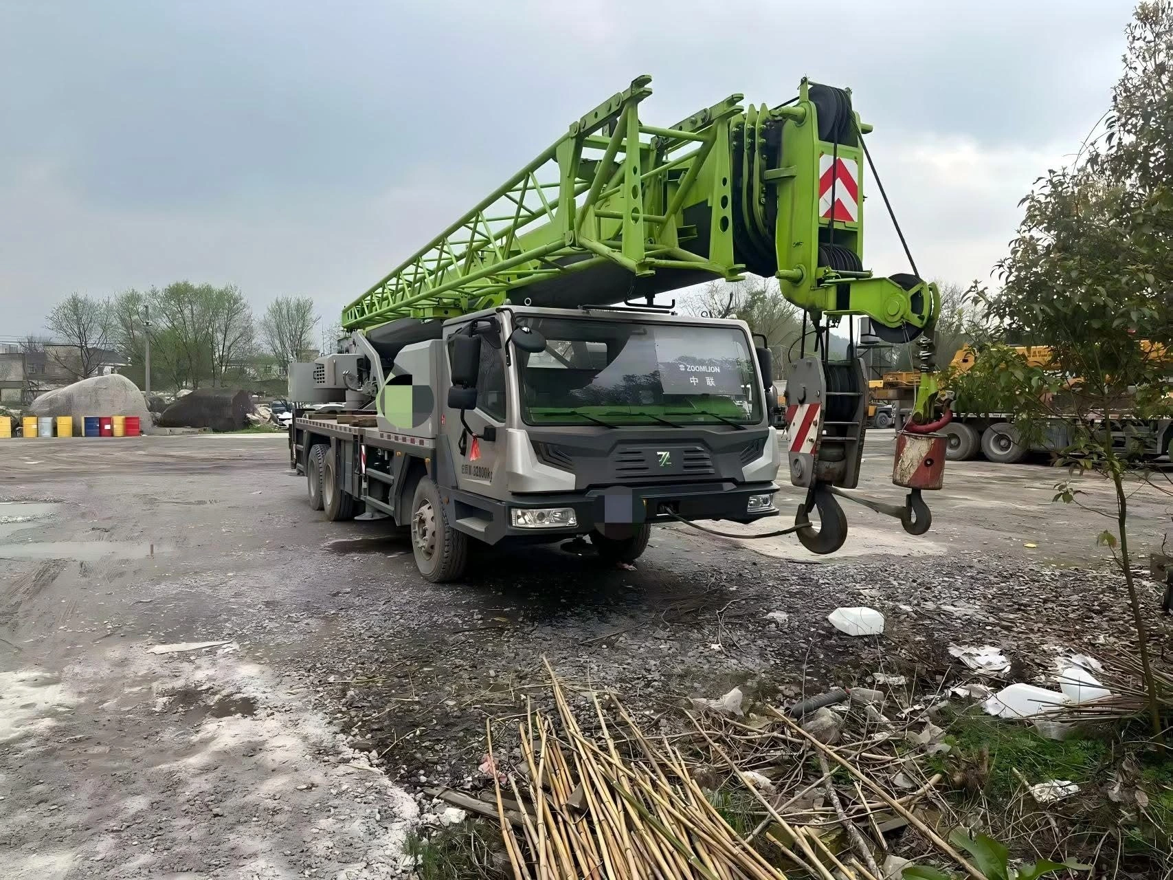 Грузовой автокран Zoomlion грузоподъемностью 25 тонн. Тяжелый подъемный кран. 1