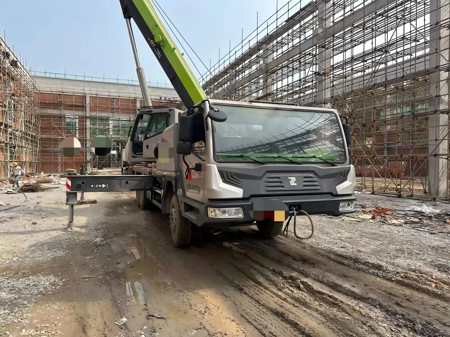 Автокран Zoomlion 25T: стабильная работа и простота в эксплуатации. 1