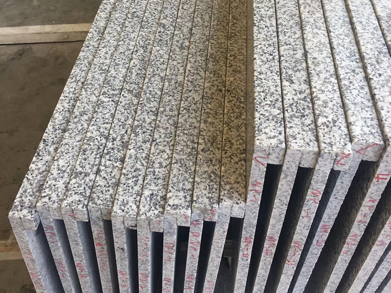 Arbeitsplatte aus weißem Sesam-Granit China 603 mit einzelner rechteckiger Spüle zur Küchendekoration 3