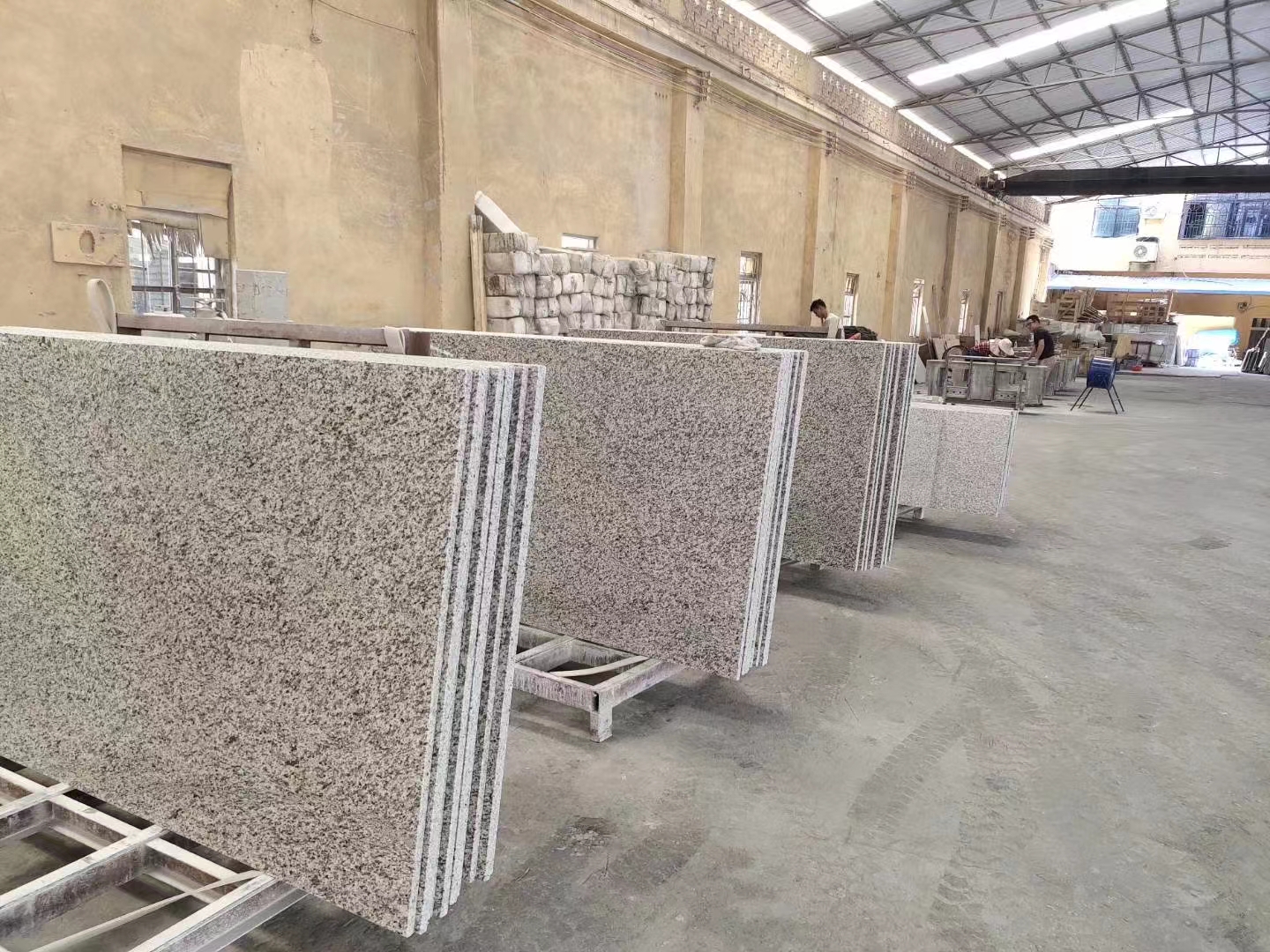 Arbeitsplatte aus weißem Sesam-Granit China 603 mit einzelner rechteckiger Spüle zur Küchendekoration 2