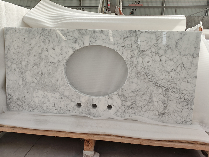 Столешница из белого мрамора Bianco Carrara с одинарной прямоугольной раковиной для украшения кухни 3
