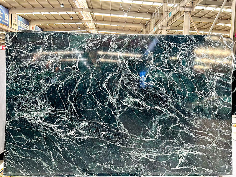 キッチン装飾用の Verde Alpi 緑の大理石のカウンタートップ 3