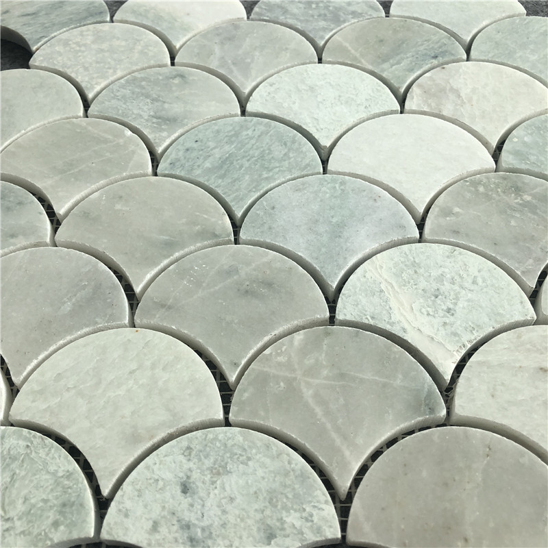 Patrón de mosaico de escamas de pez de mármol verde Ming para el diseño de protector contra salpicaduras de cocina casera 4