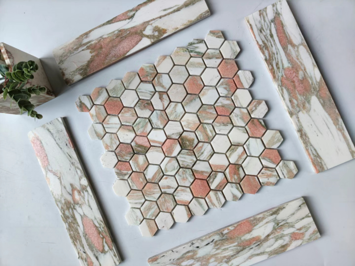 Azulejo de mosaico retangular de tira de mármore vermelho norueguês para design backsplash de banheiro 2