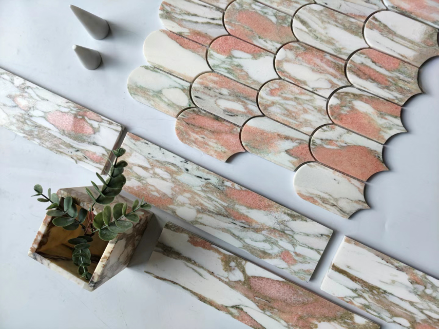 Azulejo de mosaico retangular de tira de mármore vermelho norueguês para design backsplash de banheiro 3