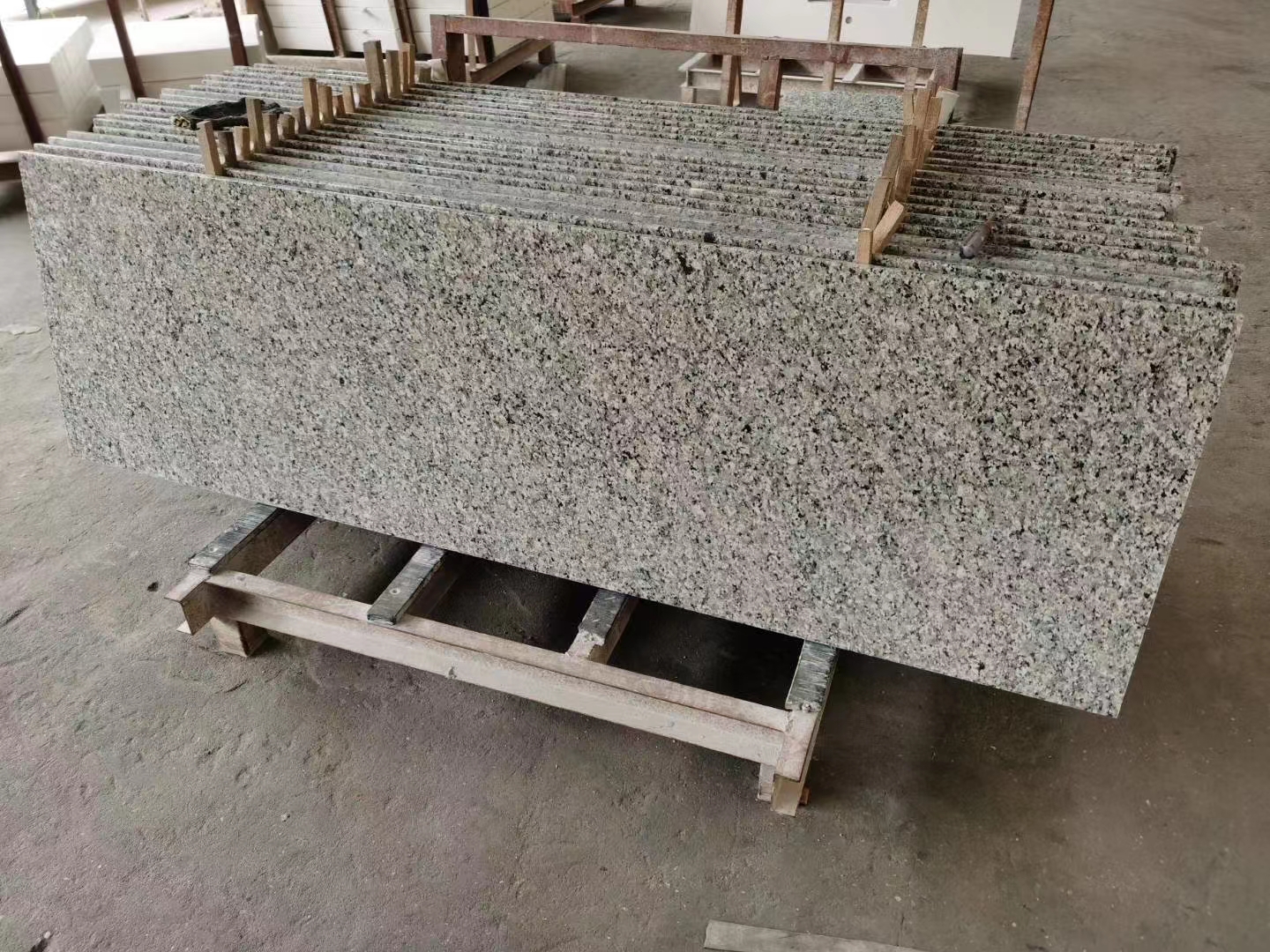 Arbeitsplatte aus chinesischem 603 sesamweißem Granit mit einem einzelnen rechteckigen Waschbecken zur Küchendekoration 3