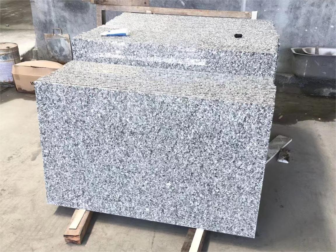 Arbeitsplatte aus chinesischem 603 sesamweißem Granit mit einem einzelnen rechteckigen Waschbecken zur Küchendekoration 2