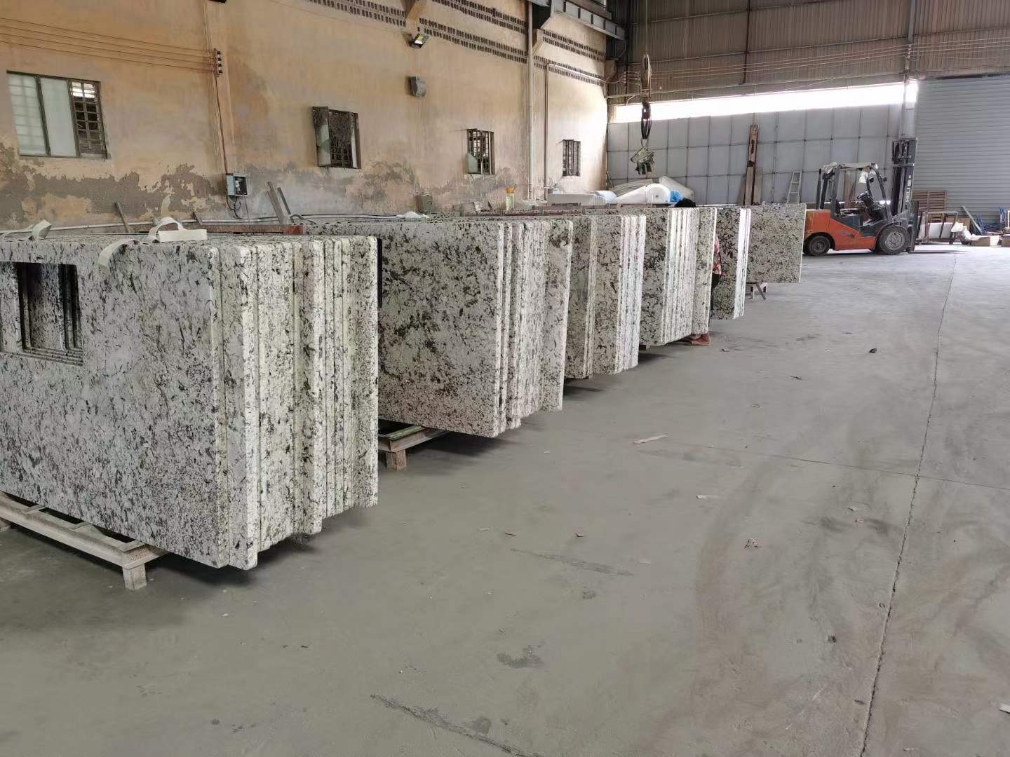 India Champagne White Granite Worktop With Single Rectangle Sink For Kitchen Design 3