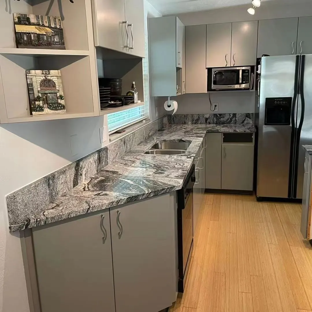 Bancada e ilha em granito branco Visconde para decoração de cozinha 1