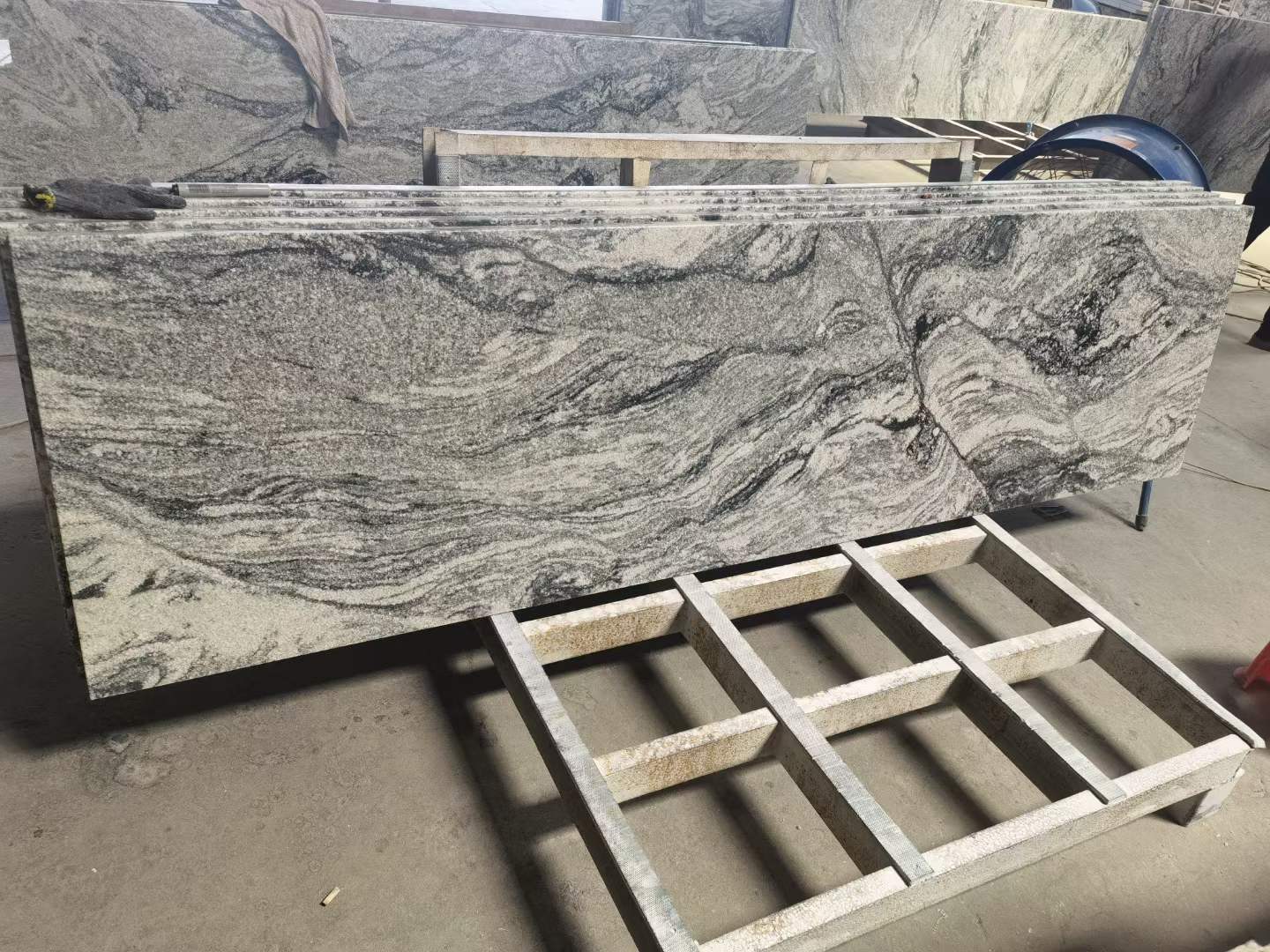 Diseño de baño con encimera de cocina de granito blanco viscont de India 4
