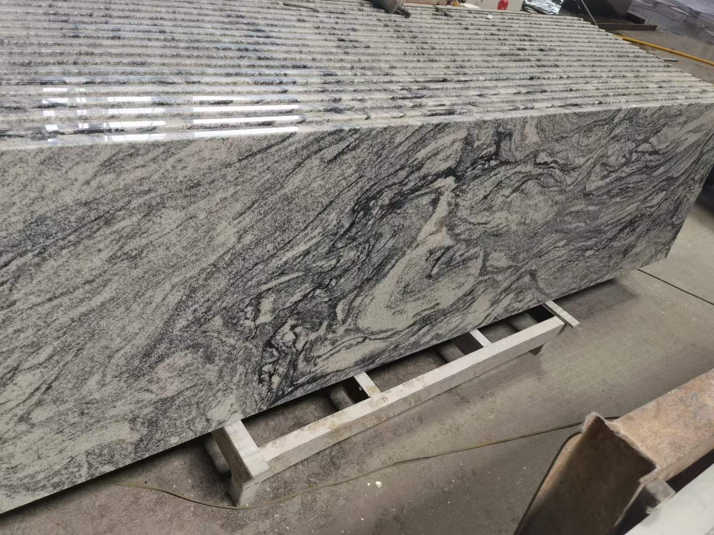 Diseño de baño con encimera de cocina de granito blanco viscont de India 3