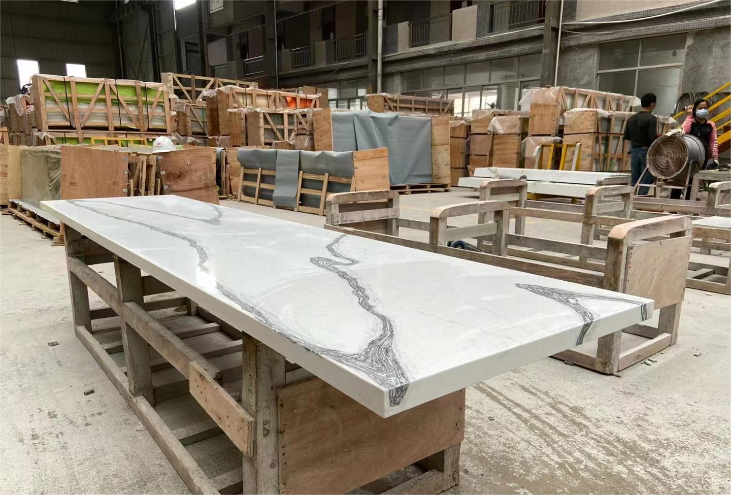 Comptoir en quartz blanc Calacatta avec dosseret pour décoration de cuisine 2