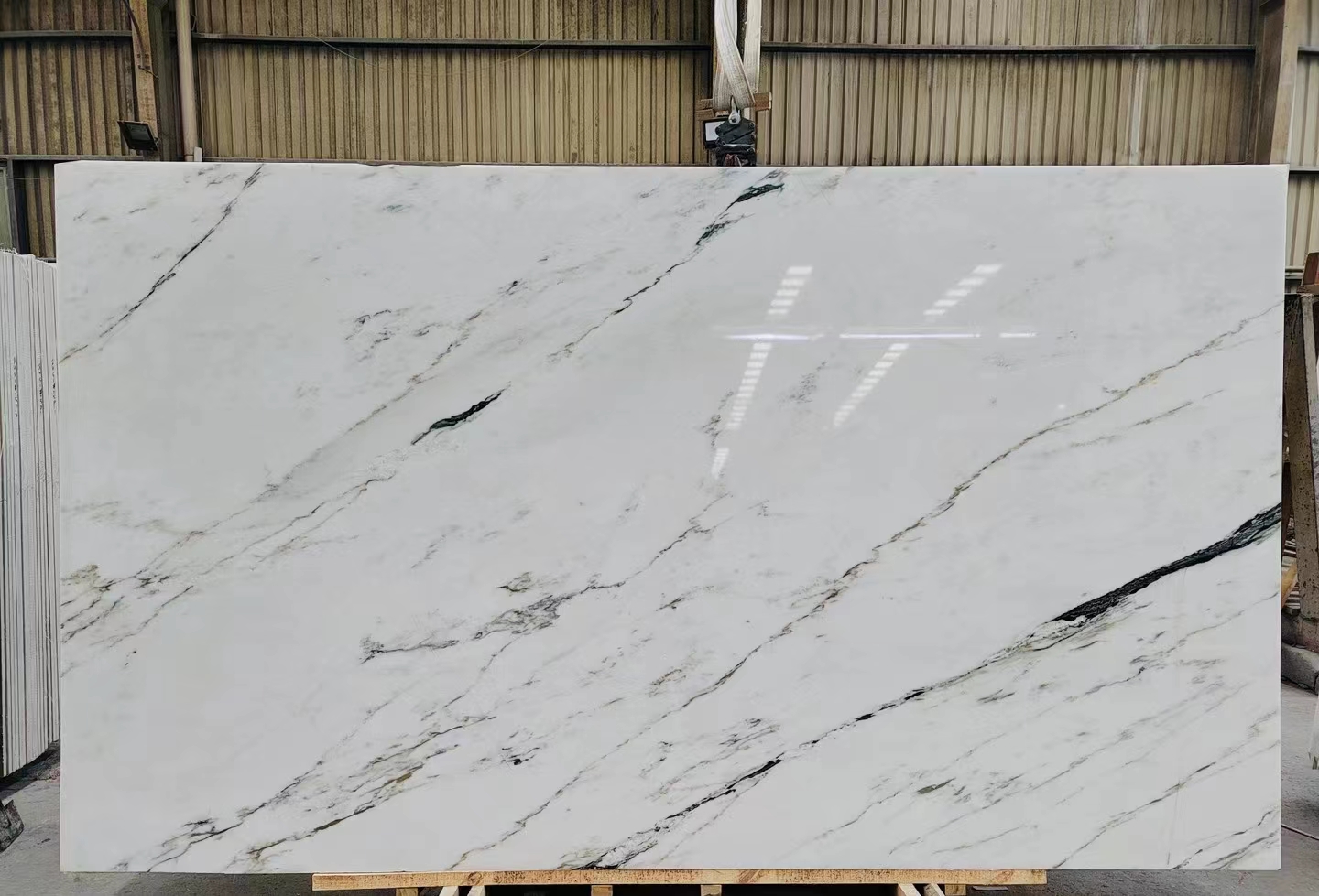 Lastra in marmo bianco calacatta orientale per piani cucina 7