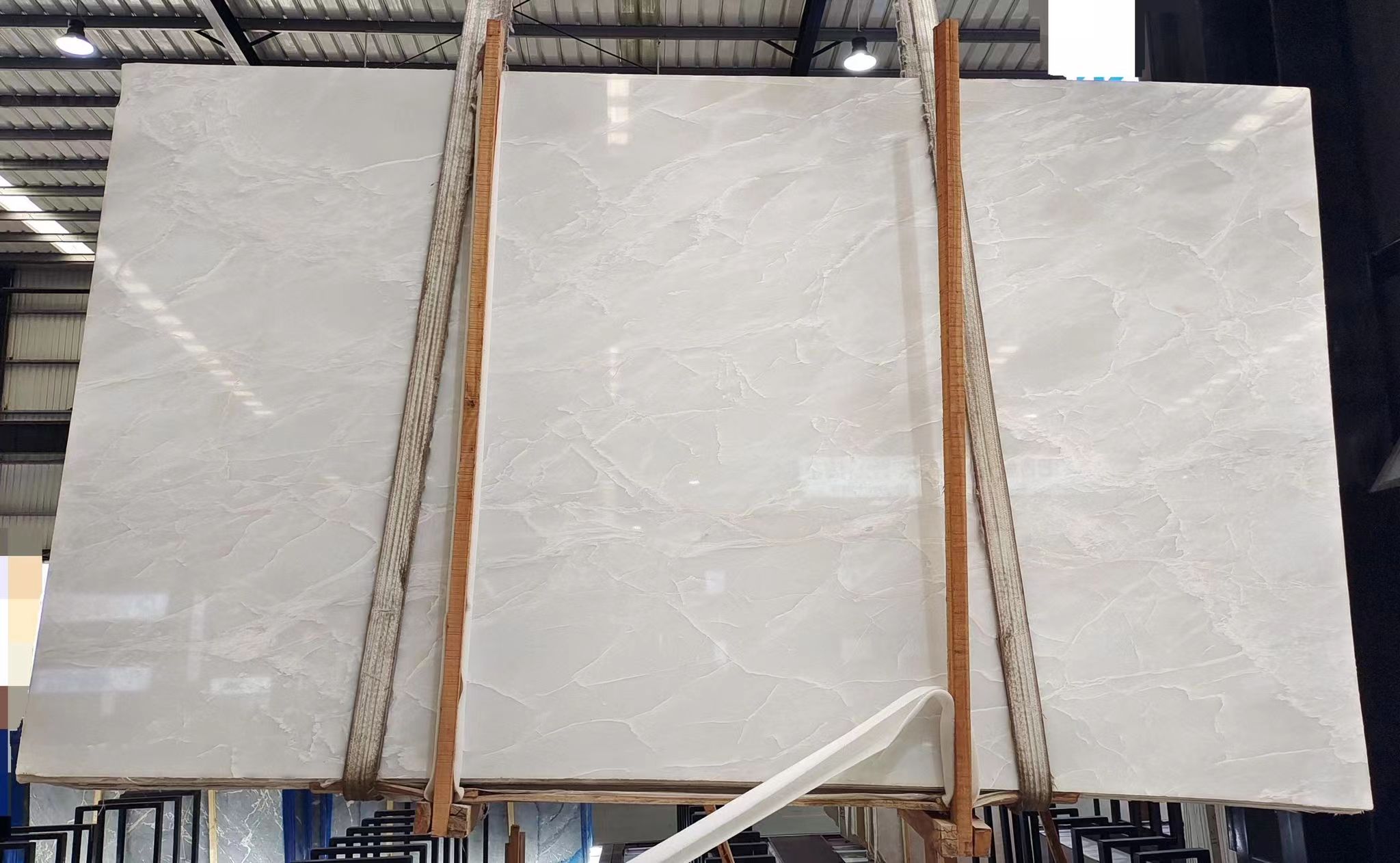 Lastra di marmo giada bianco ghiaccio Cary per top da bagno1709368407362871 2