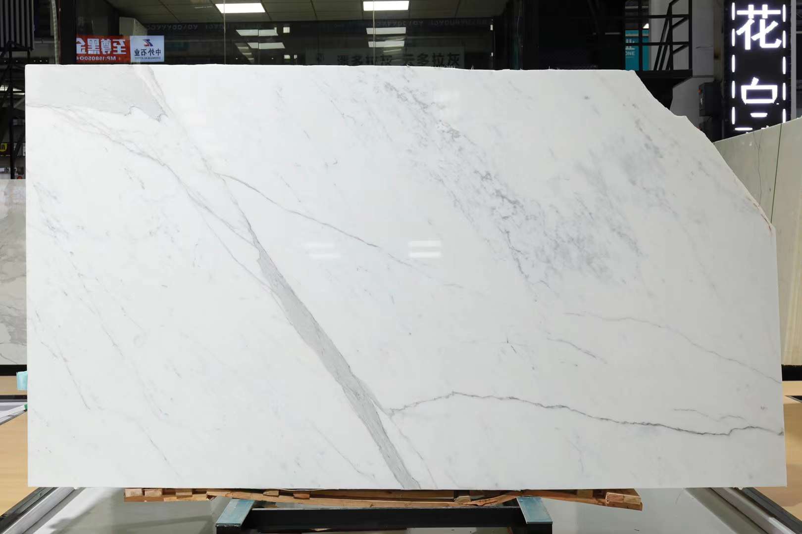 Laje de mármore branco Itália Calacatta para design de interiores 3