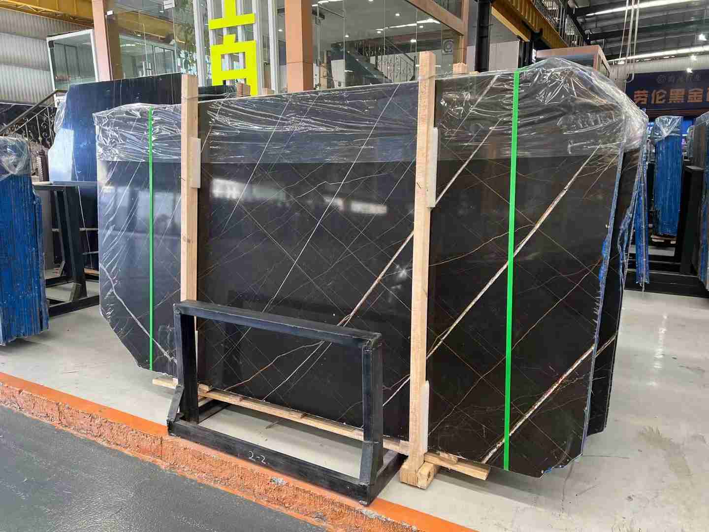 NaLaurent Black Gold Marble Slab For Stair Tiles 6