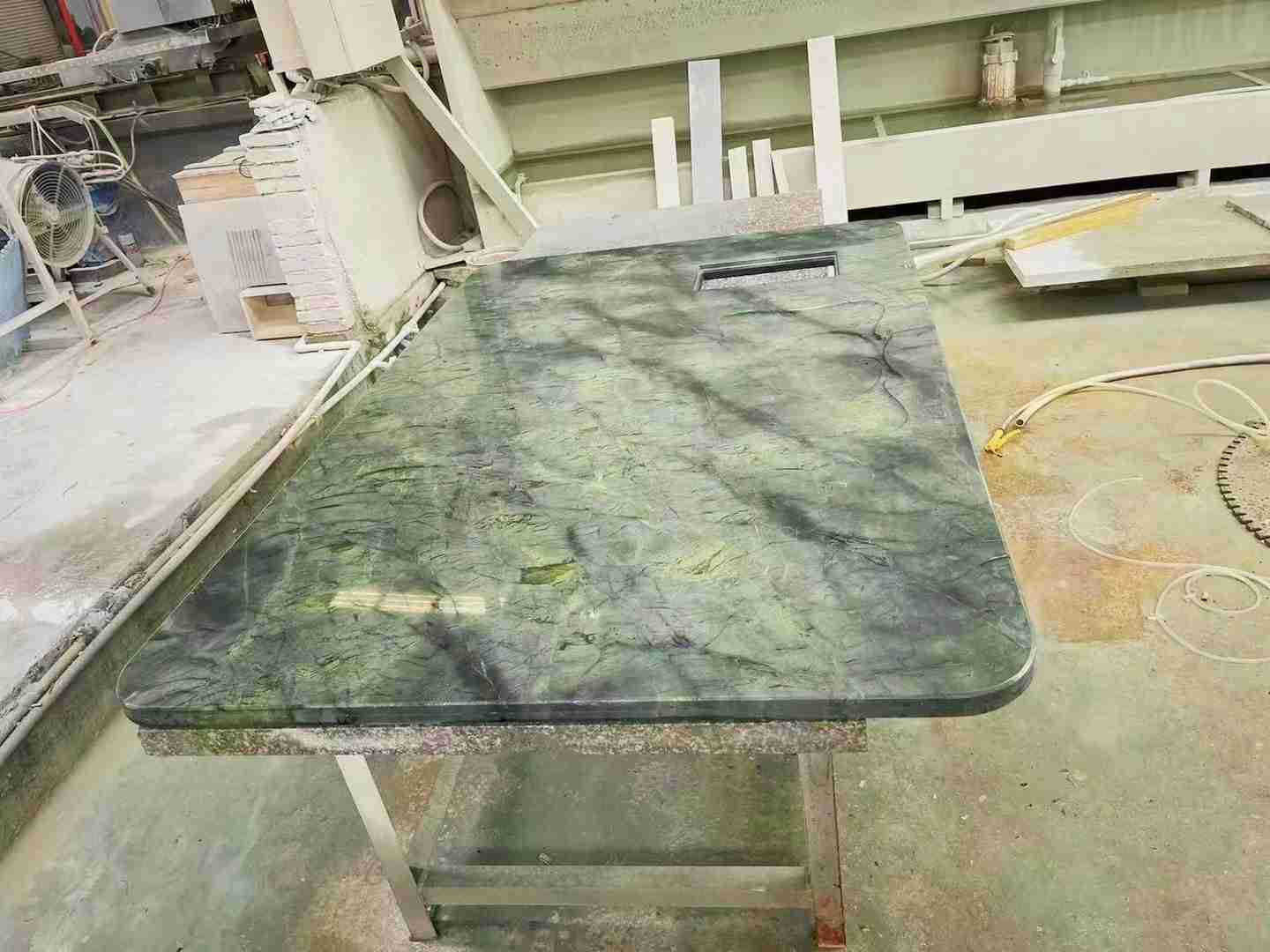 Superficie lucidata lastra di quarzite verde Bedonia per piano tavolo da cucina1709970699974591 3
