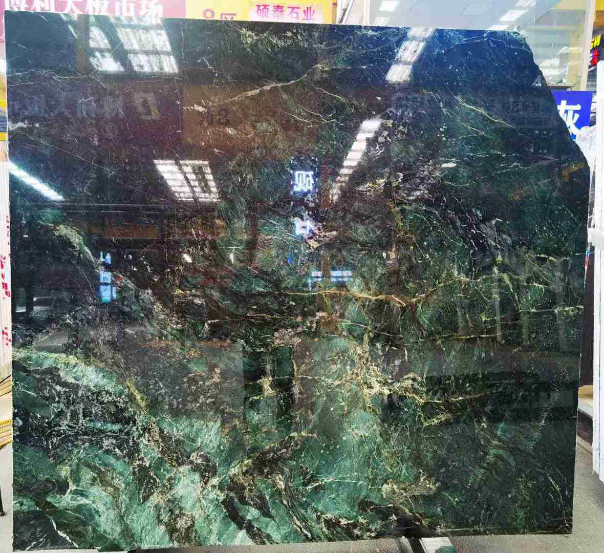 Dalle de marbre vert Verde San Denise pour plan de travail de salle à manger 3