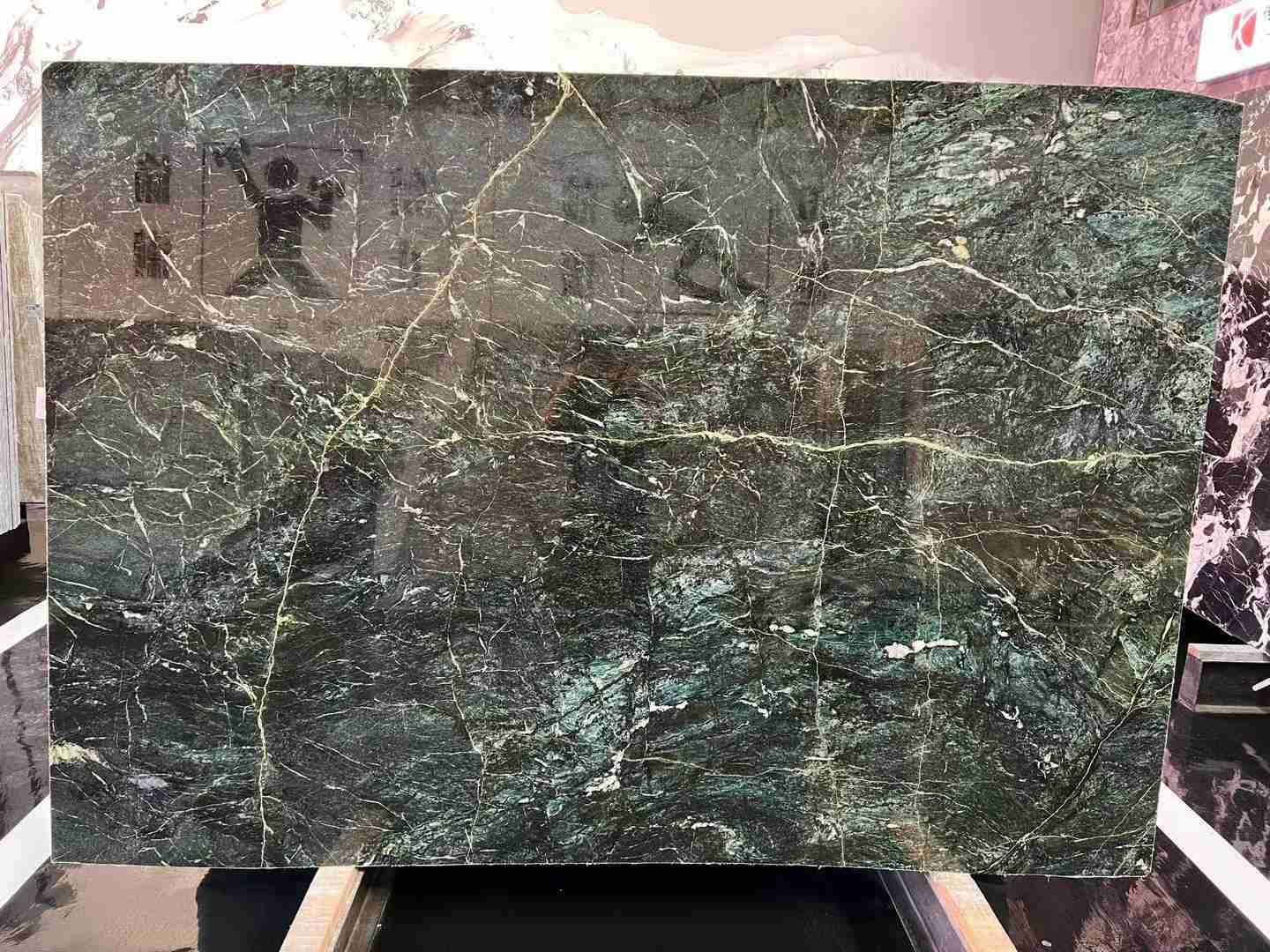 Dalle de marbre vert Verde San Denise pour plan de travail de salle à manger 2
