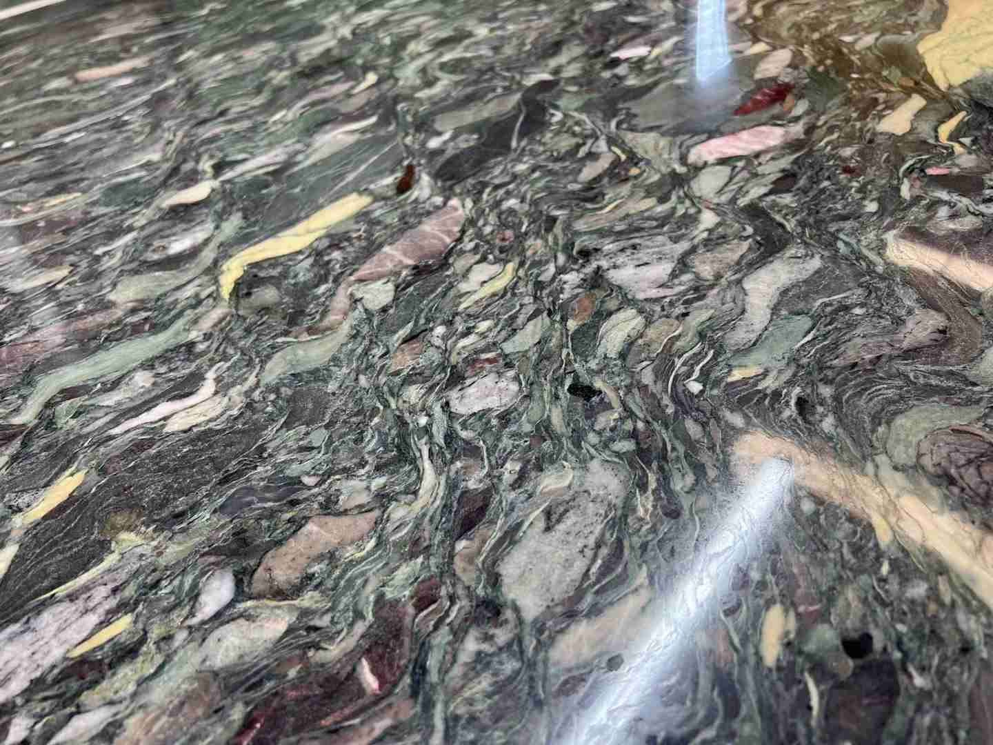 Dalle de granit quatre saisons pour dosseret de salle à manger 2