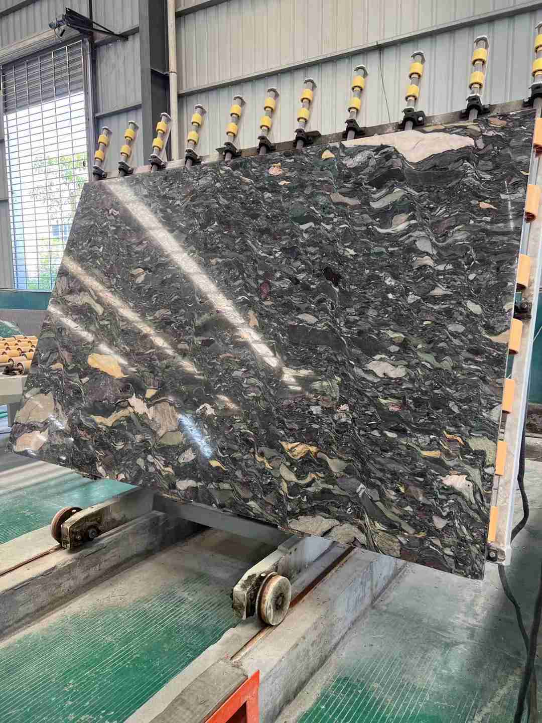 Dalle de granit quatre saisons pour dosseret de salle à manger 7