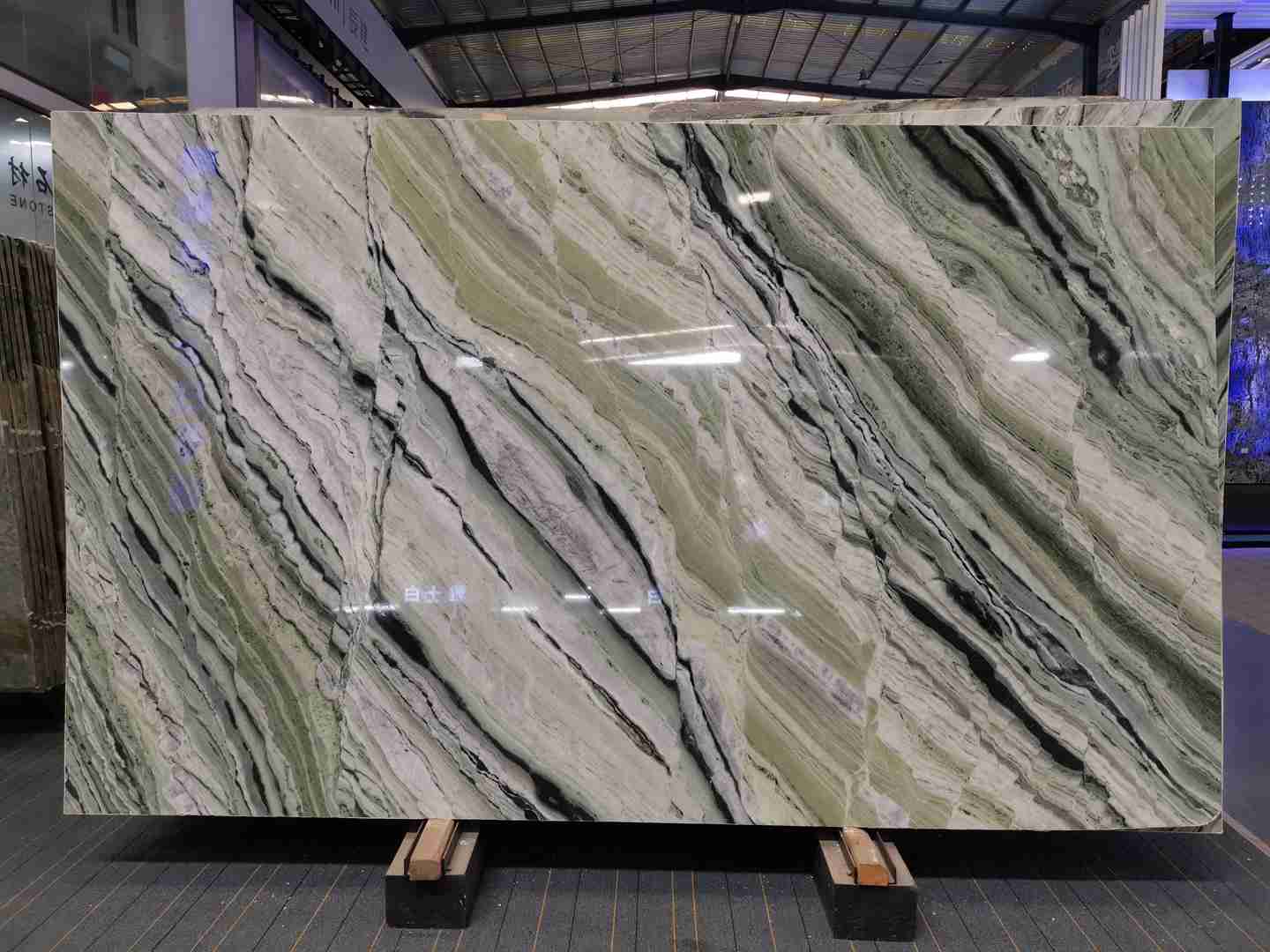 Dalle de marbre vert Cloud Jade pour comptoir de cuisine 6