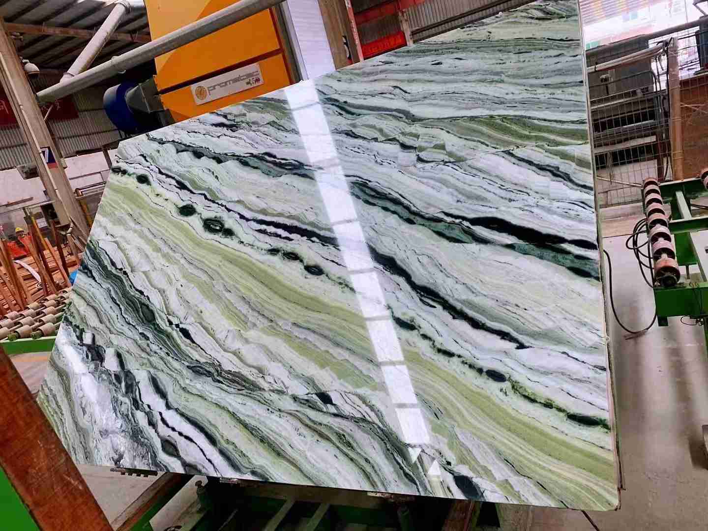 Dalle de marbre vert Cloud Jade pour comptoir de cuisine 2