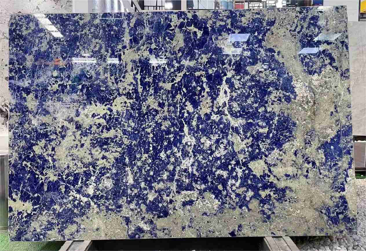 Dalle de marbre bleu royal sodalite pour îlot de cuisine 3