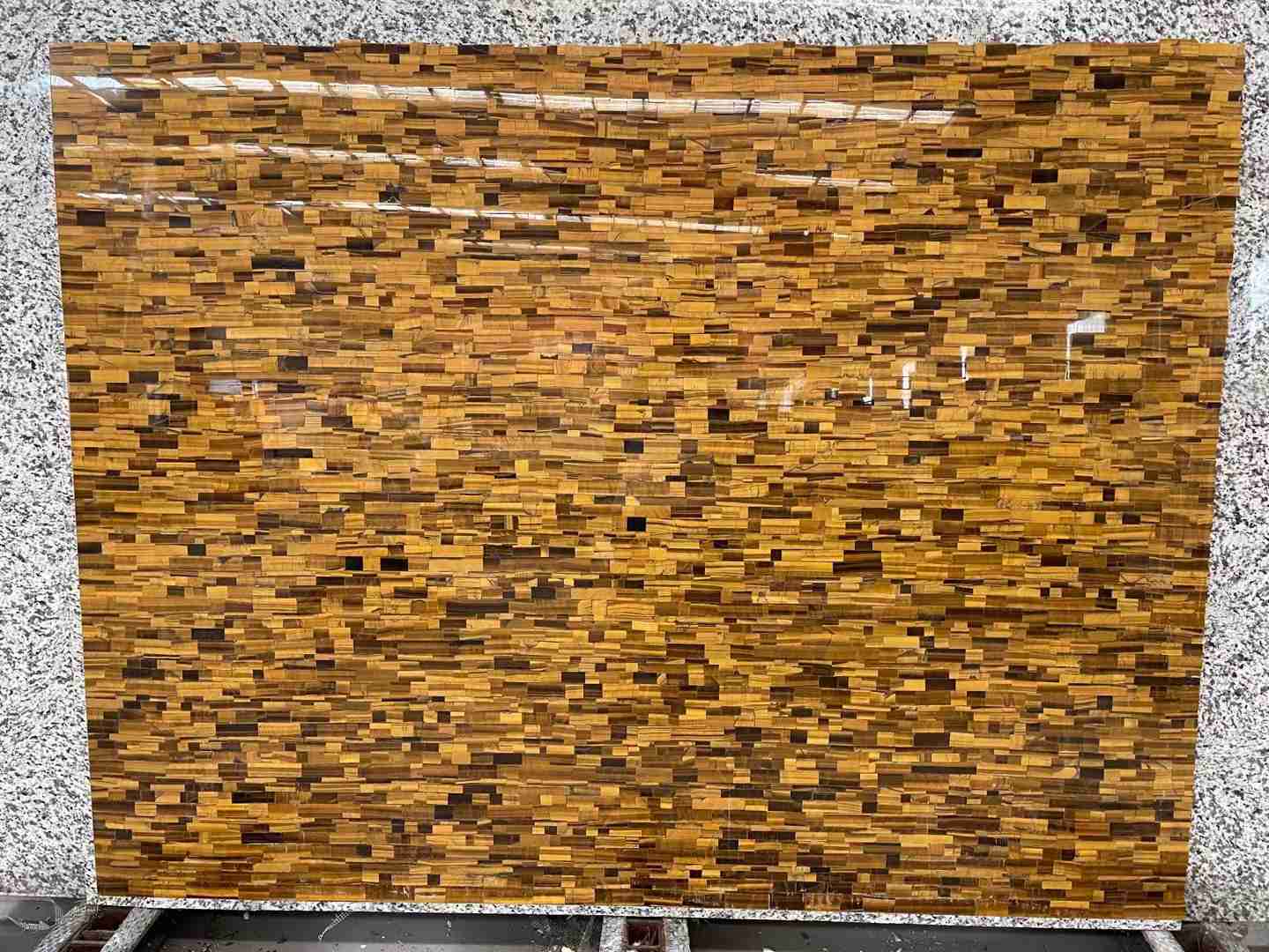 Dalle rétro-éclairée en pierre précieuse semi-précieuse Yellow Tiger Eye pour carrelage mural 1