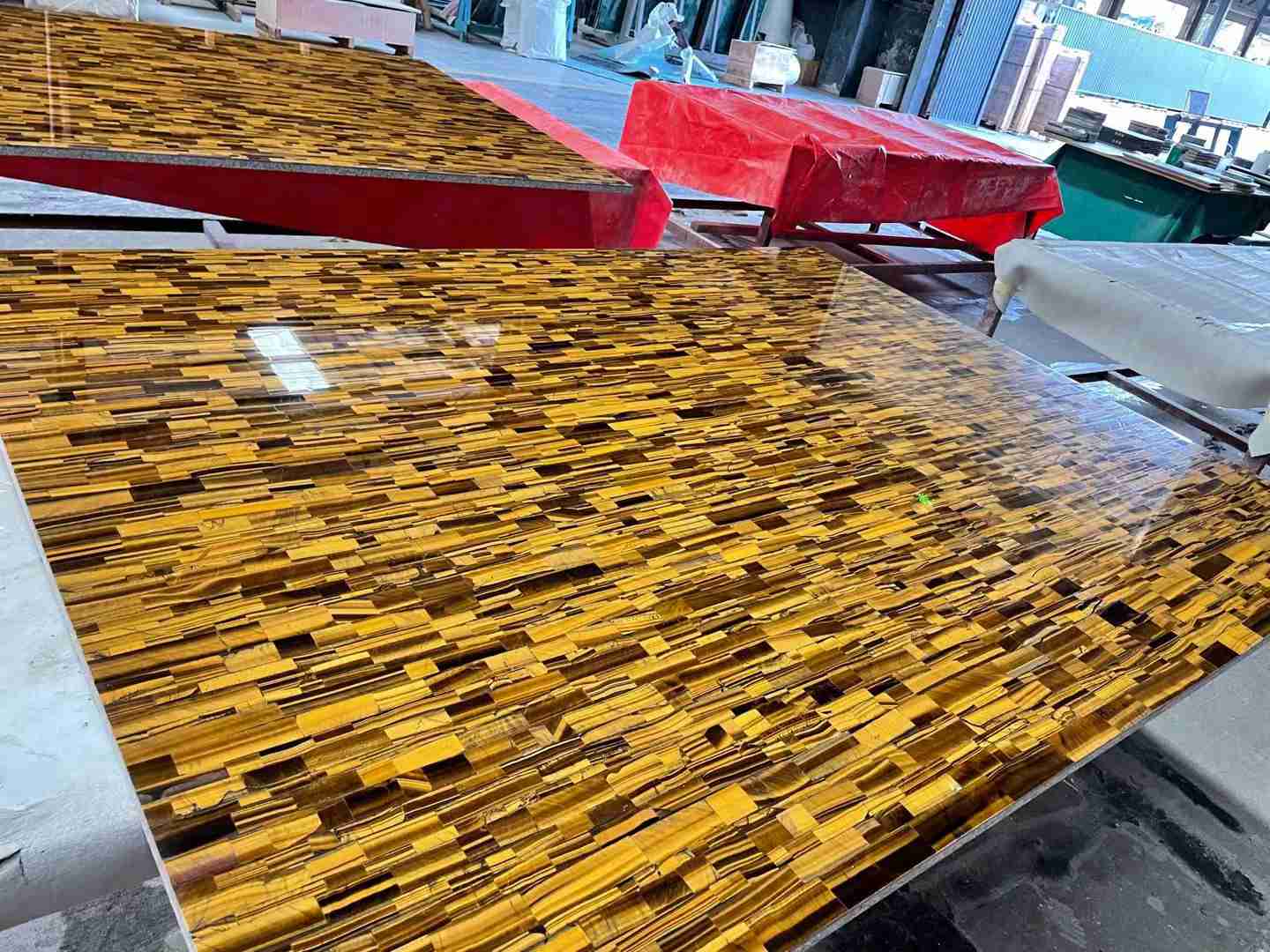 Dalle rétro-éclairée en pierre précieuse semi-précieuse Yellow Tiger Eye pour carrelage mural 2