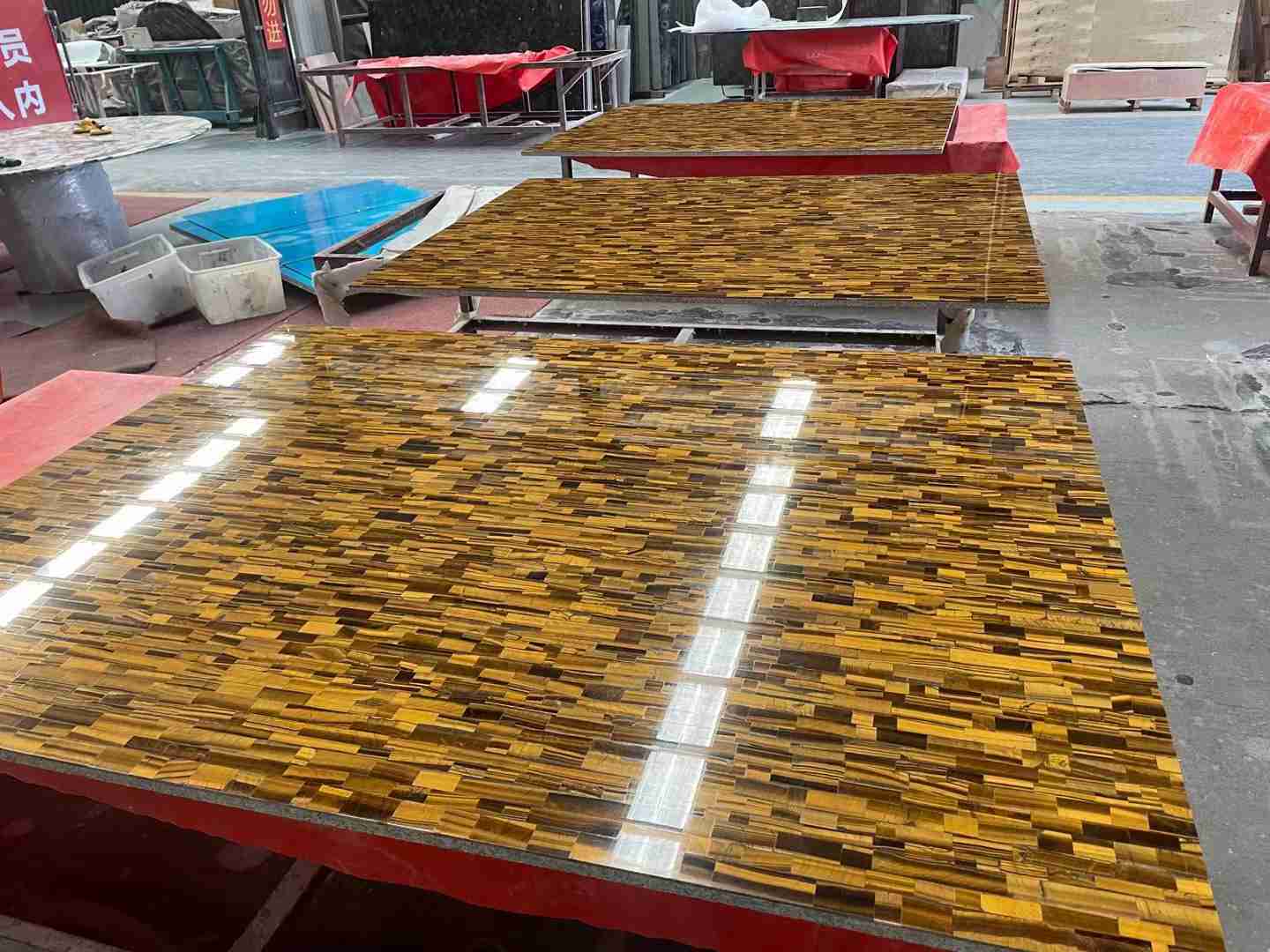 Dalle rétro-éclairée en pierre précieuse semi-précieuse Yellow Tiger Eye pour carrelage mural 3