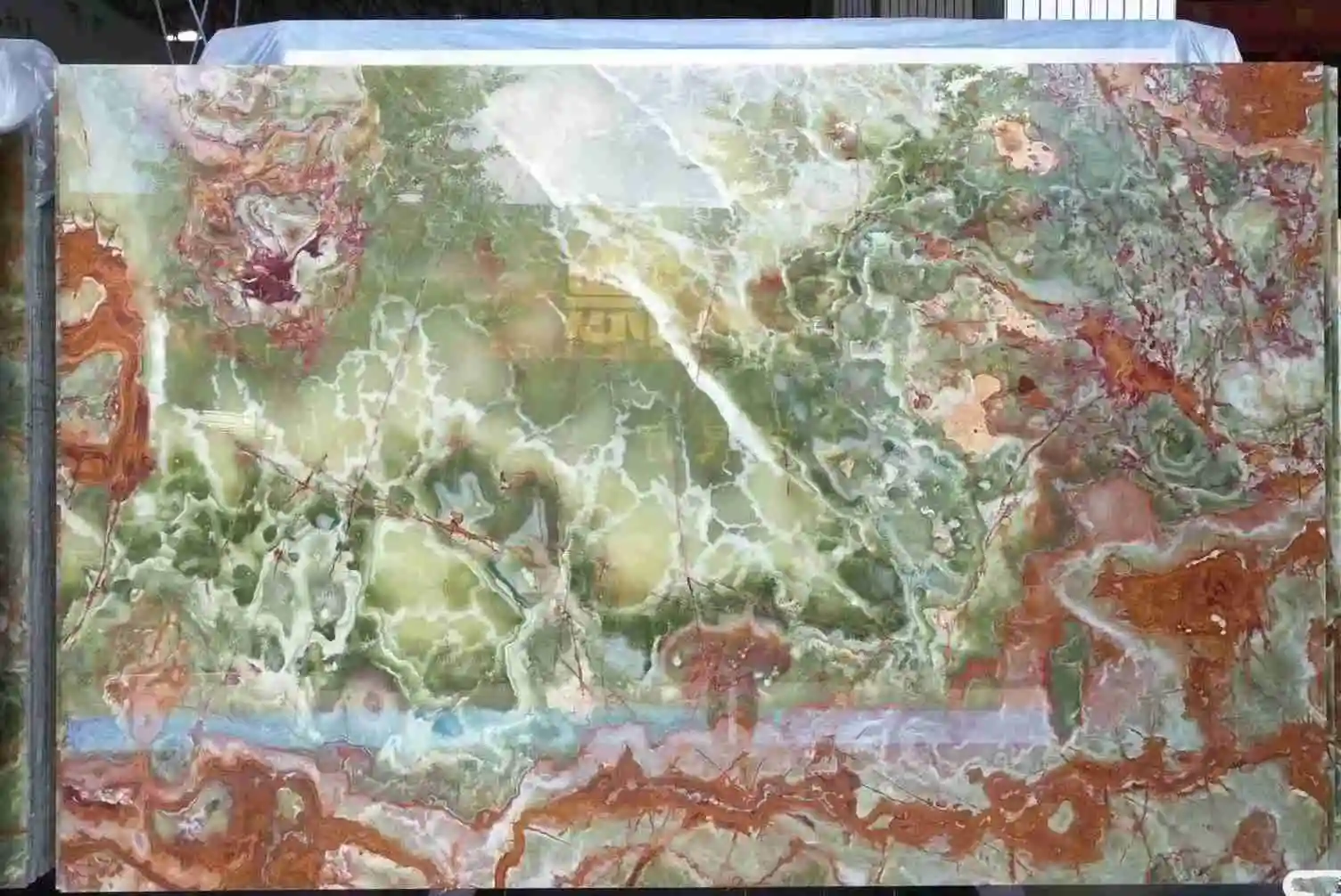 Lastre di onice verde Esmeralda Afghanistan per il piano lavabo della cucina 1