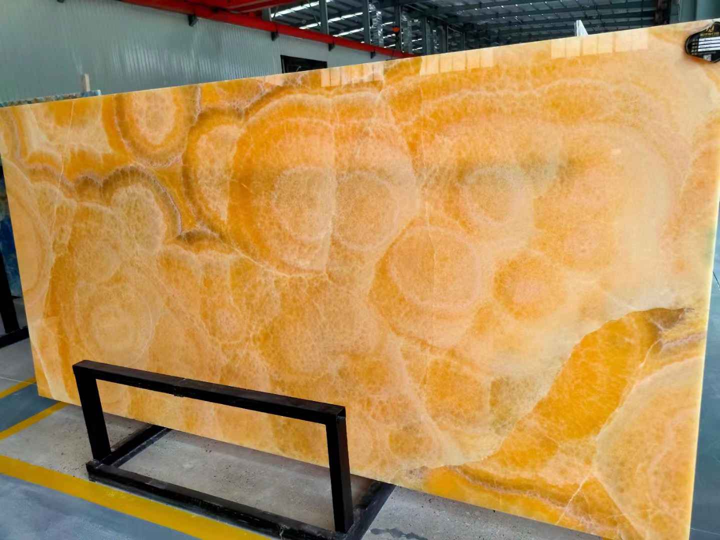 Losa de ónix de miel amarilla para baldosas de baño 3