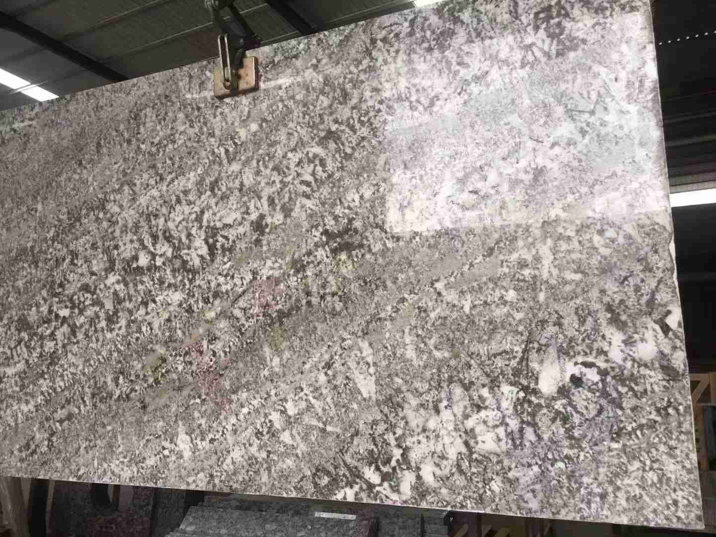 Dalle de granit Bianco Antico pour comptoir de cuisine 1