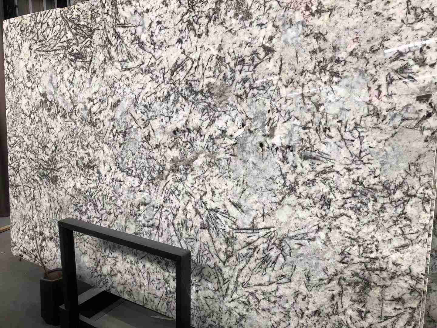 Granit blanc d'Alaska pour dessus de vanité de cuisine 2