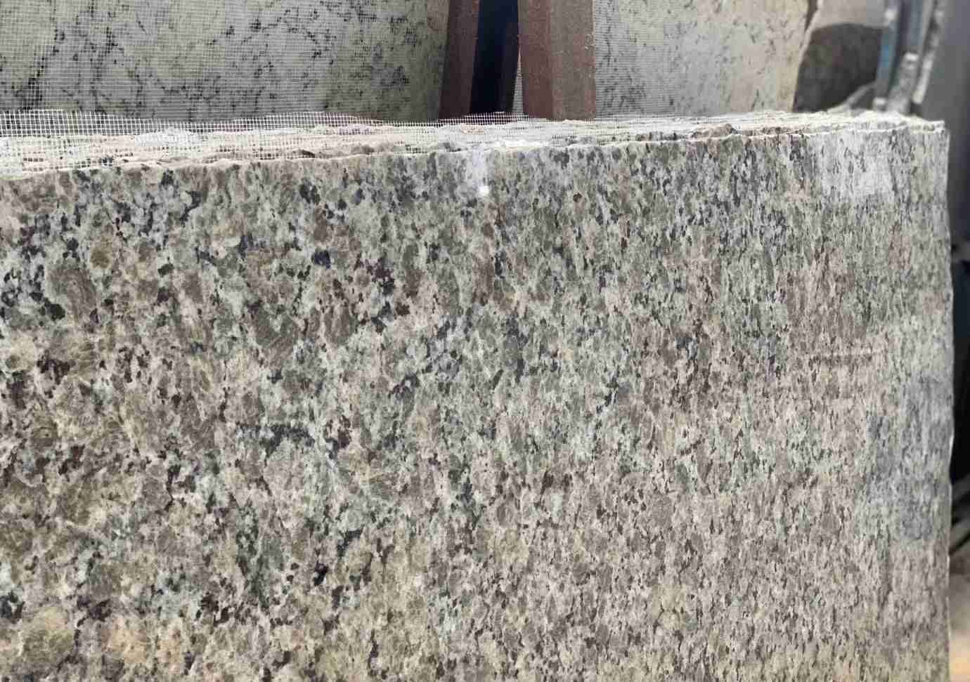 Gelber Schmetterlingsgranit Brasilien Günstiger Stein für den dekorativen Innenhof 2