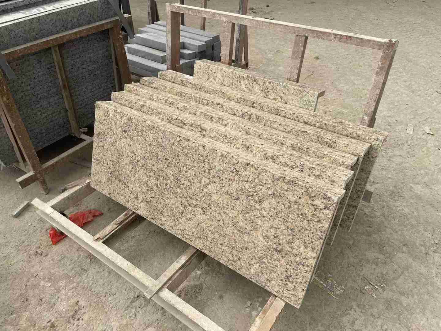Dalle de granit plantain doré pour carreaux de cour 5