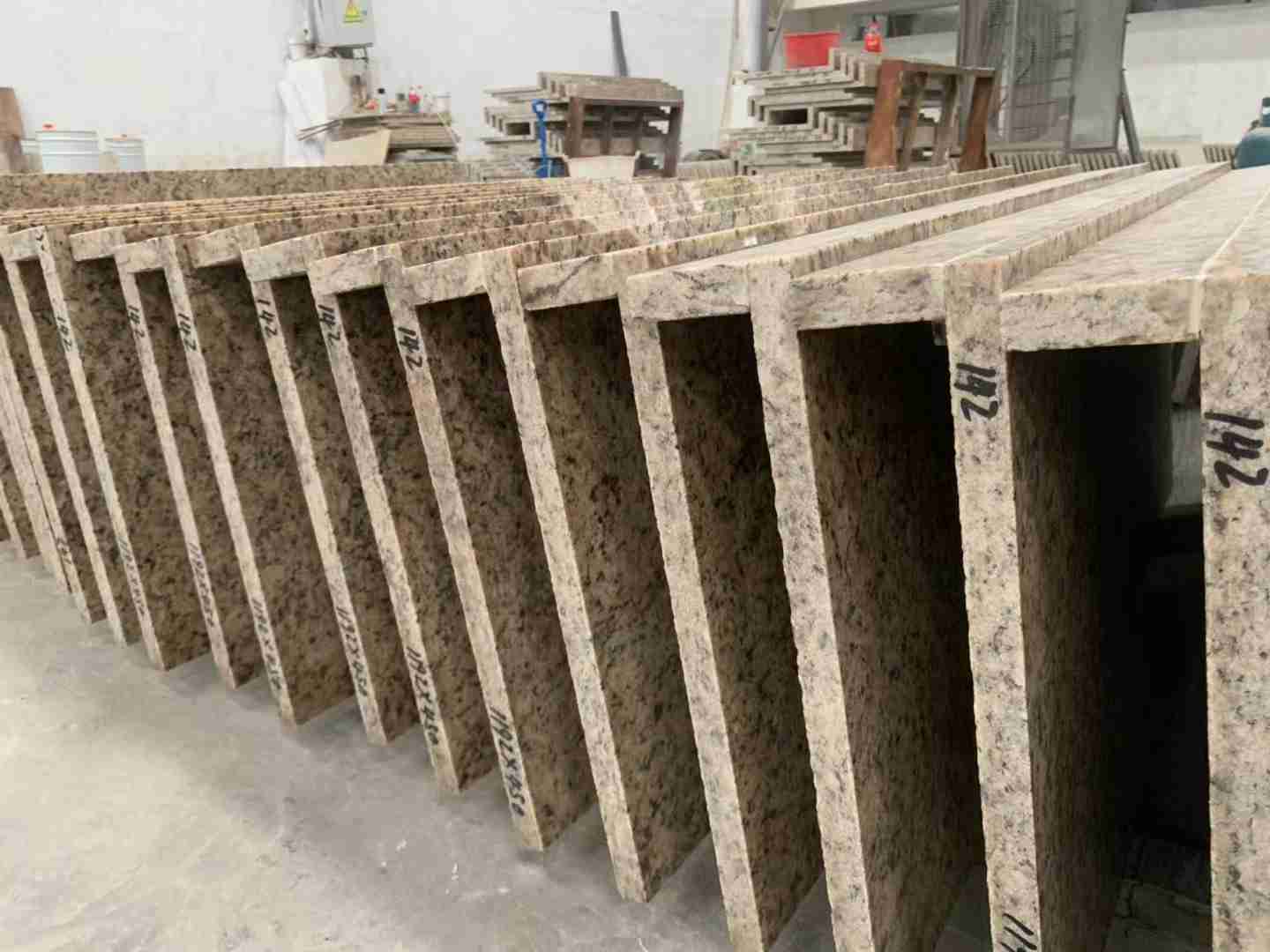 Dalle de granit plantain doré pour carreaux de cour 4