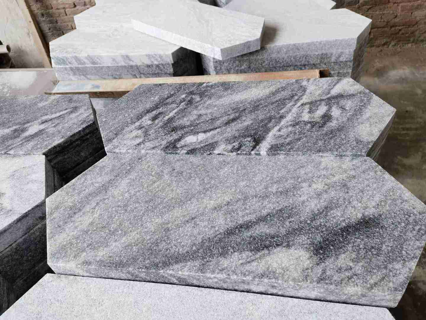 Dalle de granit blanc Viscont pour carrelage mural 5