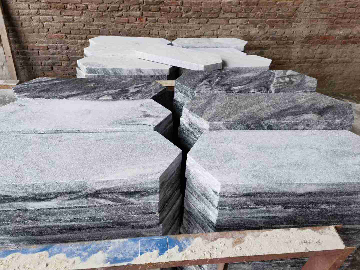 Dalle de granit blanc Viscont pour carrelage mural 4