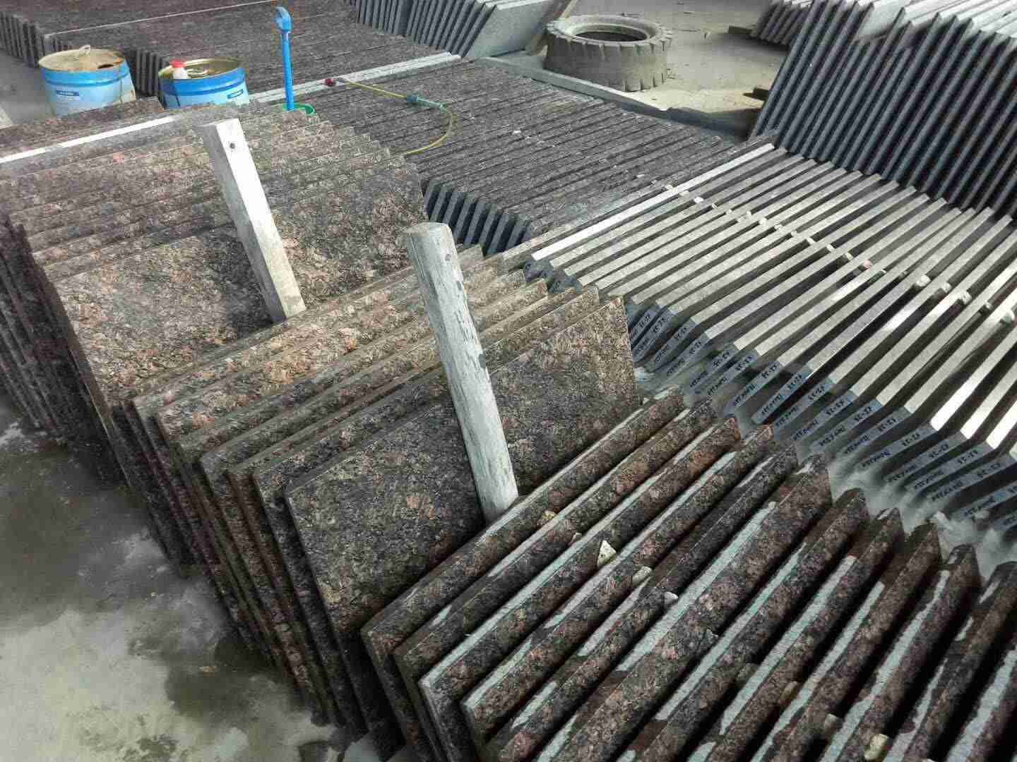 Carreaux de granit brun clair pour la décoration extérieure 4