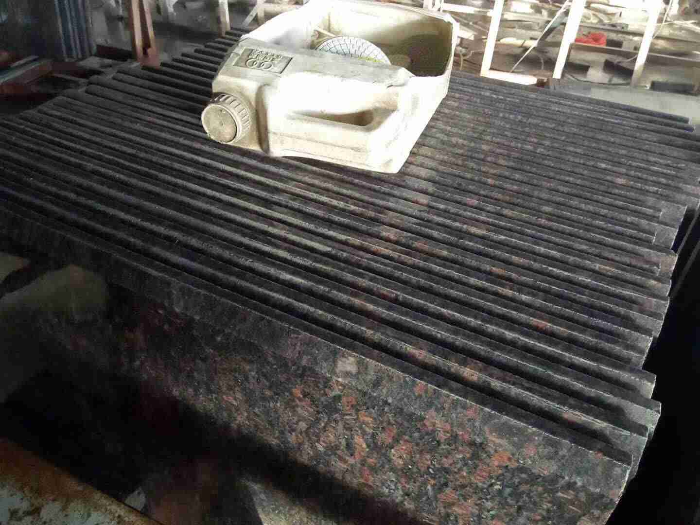 Carreaux de granit brun clair pour la décoration extérieure 2