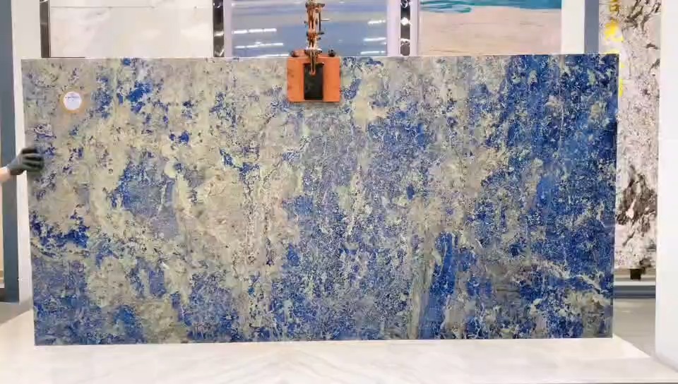 Dalle de marbre bleu royal sodalite pour îlot de cuisine 1