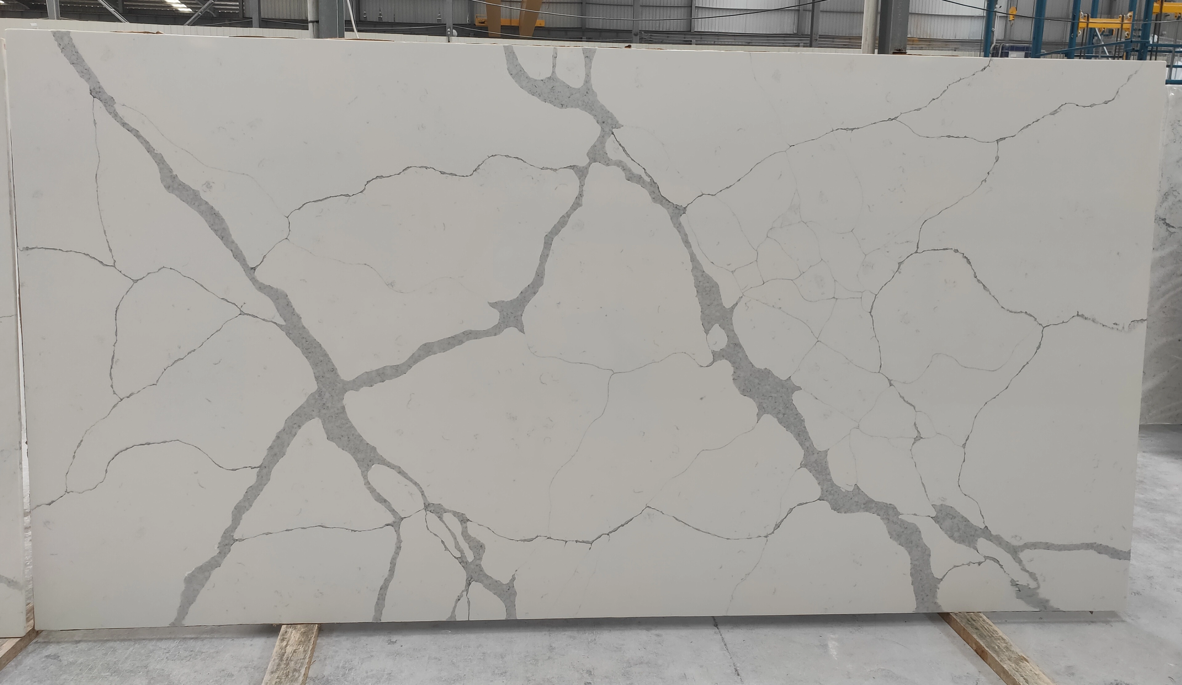 6517 Calacatta White Artificial Quartz Slabs With Grey Veins 1