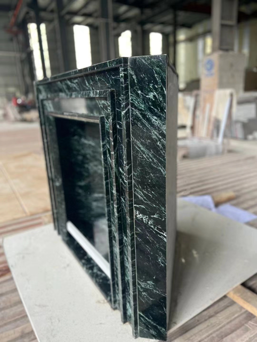 Verde alpi 녹색 대리석 벽난로 제조 업체 현대 디자인 빌라 홈 장식 손으로 조각 한 천연 석재 조각 4